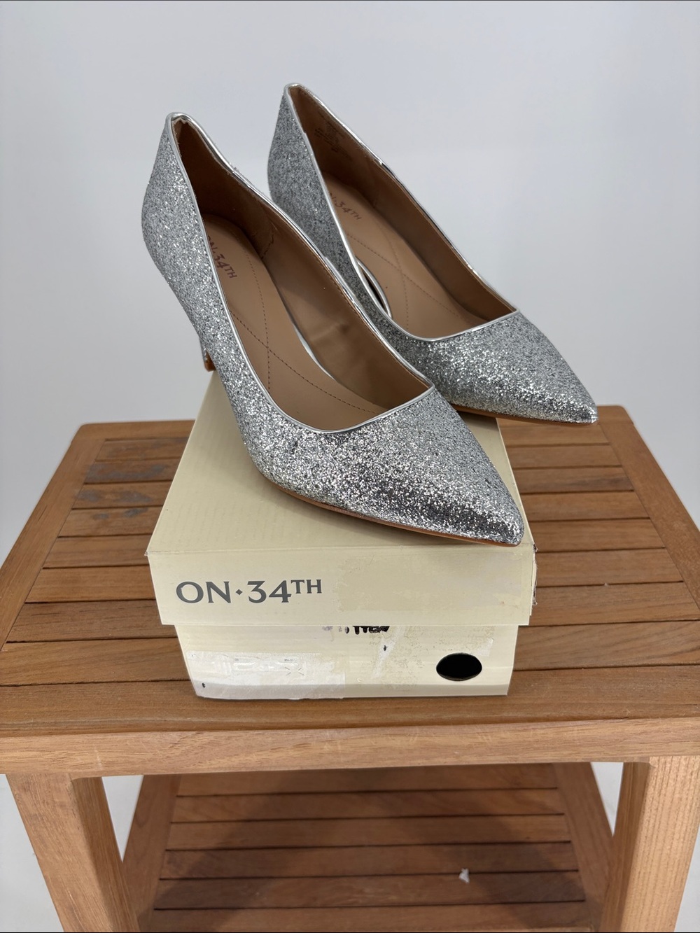 New on 34th Glitter Pointed-Toe Pumps size 9M